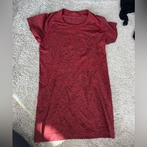 Size 6 Swiftly Tech Short- Sleeve Shirt 2.0 Race Length